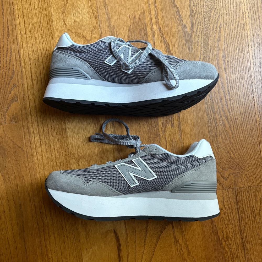 NWOT / NWOB New Balance 515 Platform Gray and White Sneakers 515H